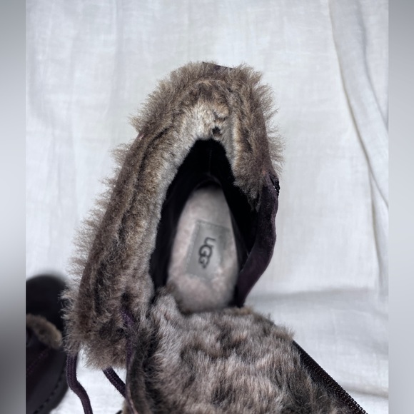 Ugg Ingrid Booties 7.5 Brown #1013800 shearling lined used gently 4x - Picture 14 of 15